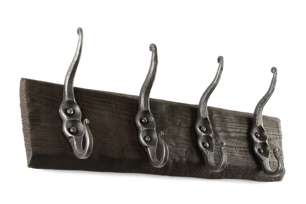 Porno suratlar hojatxonaga siyayotgan qizlarni tomosha qilishdi